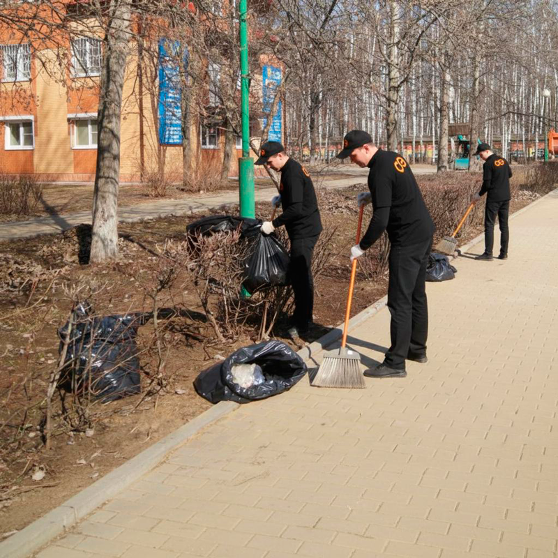Уборка листьев в Белоозерском